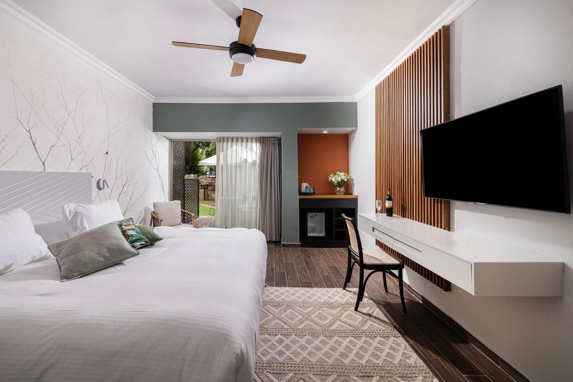 C Hotel Неве Илан Екстериор снимка