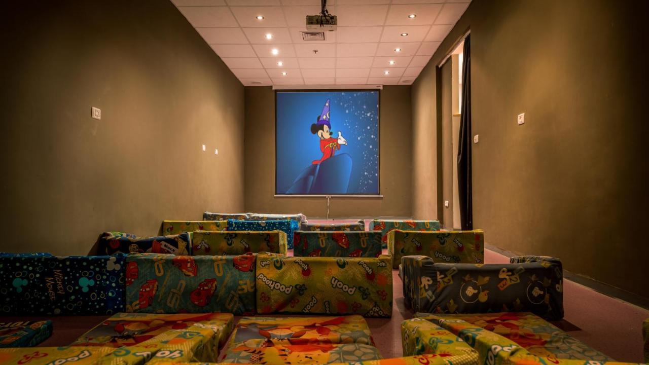 C Hotel Неве Илан Екстериор снимка