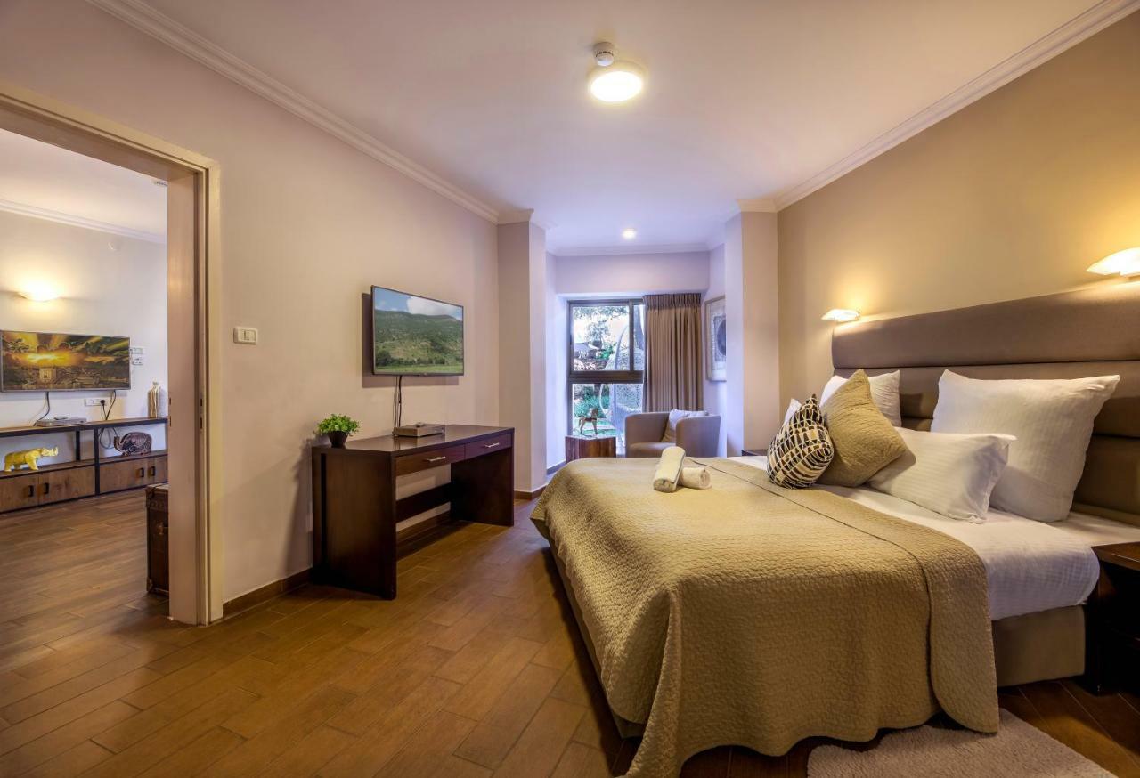 C Hotel Неве Илан Екстериор снимка