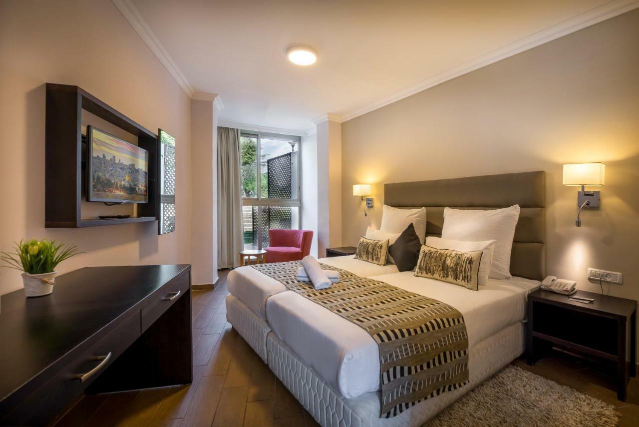 C Hotel Неве Илан Екстериор снимка